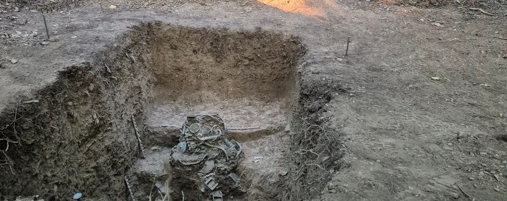 Macaristan’ın kuzeybatısındaki Bükk’te bulunan 60’tan fazla bronz ve demir objeden oluşan 2700 yıllık bir koleksiyon