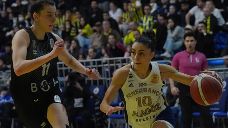 Fenerbahçe Opet-Beşiktaş maçı yarıda kaldı