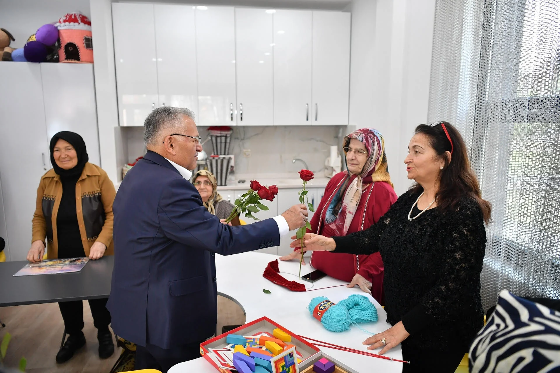 Ulu çınarlarımızın her zaman yanındayız