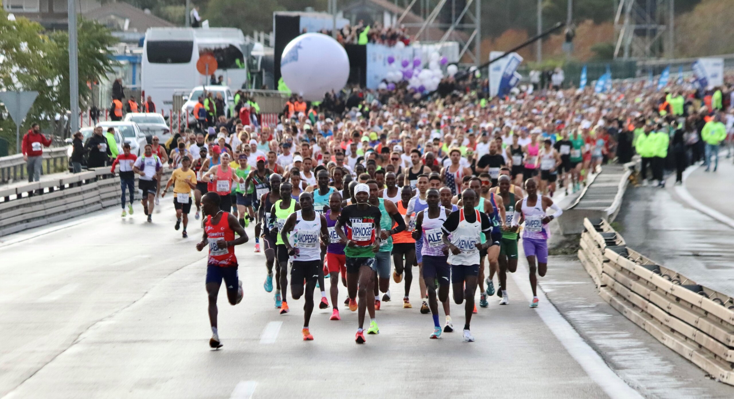 Dünyanın Kıtalararası Koşulan Tek Maratonu 46. Kez Koşuldu
