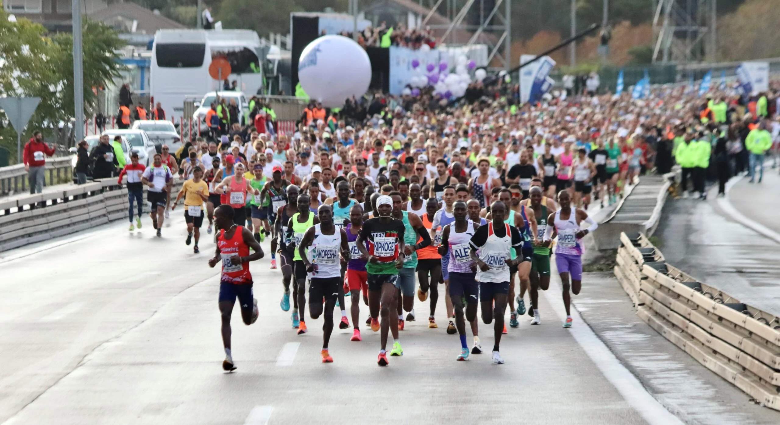 Dünyanın Kıtalararası Koşulan Tek Maratonu 46. Kez Koşuldu