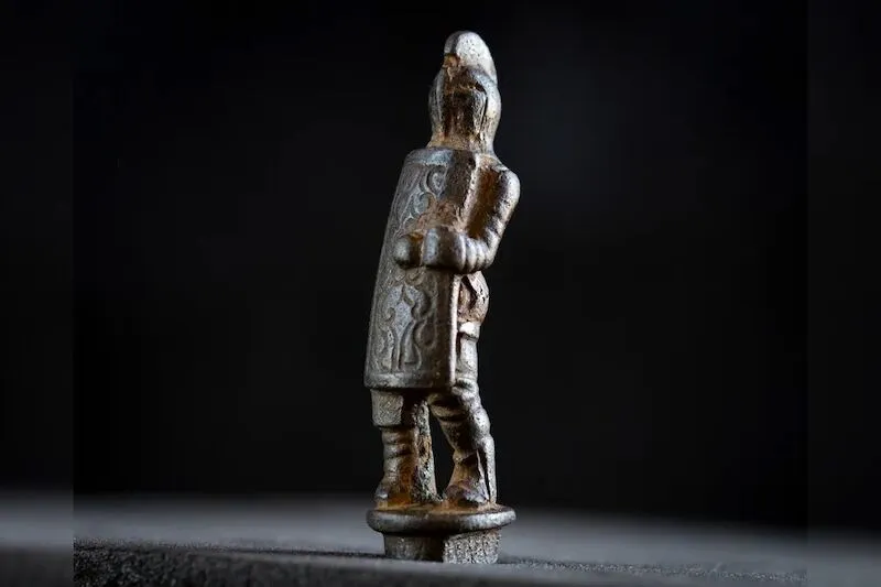 Hadrianus Duvarı’nda Gladyatör Figürlü Bıçak Sapı Bulundu