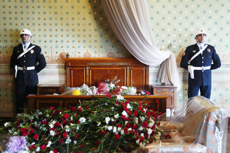 Dolmabahçe’ye 7’den 70’e ziyaretçi akını