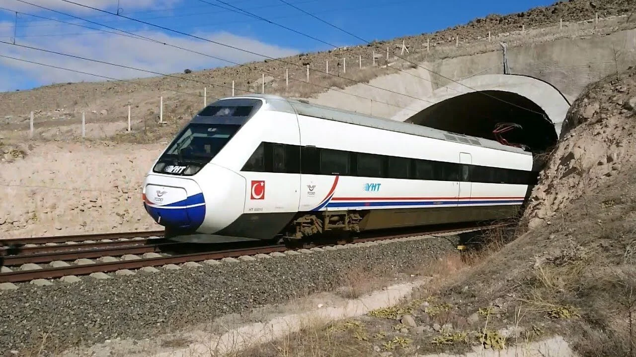 Bakan Uraloğlu: Ankara-Bursa Hızlı Tren Hattı’nı Ankara-İstanbul YHT Hattı’na bağlıyoruz