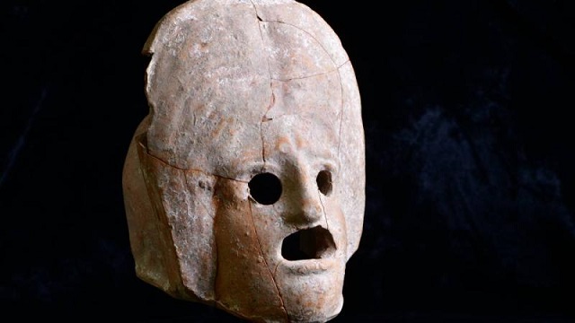 Kütahya’da 2 bin yıllık tiyatro maskı bulundu