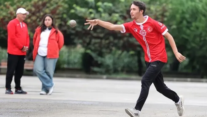 Milli takımlara 26 öğrencisini gönderdi