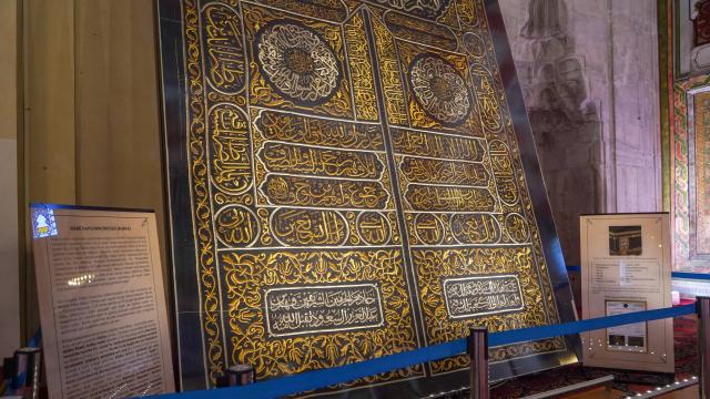Kabe’nin kapı örtüsü Edirne’de sergileniyor