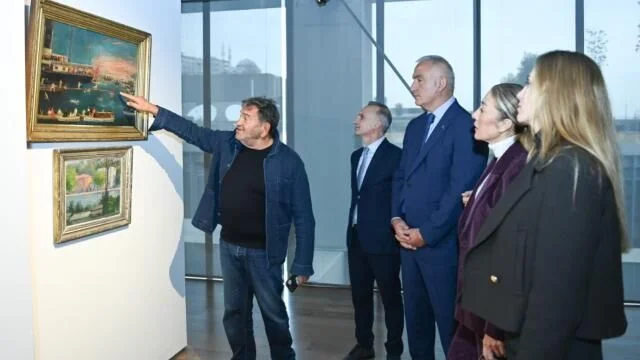 Bakan Ersoy, ‘Bir Koleksiyoner Hikayesi’ sergisini ziyaret etti