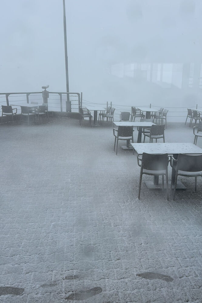 Antalya’ya kar yağdı