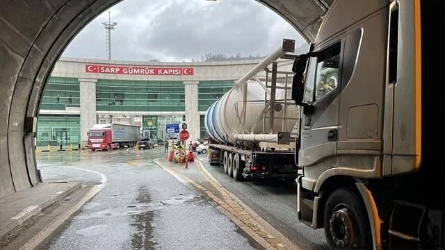 Sarp Sınır Kapısı’ndaki tır geçişlerinde rekor kırıldı