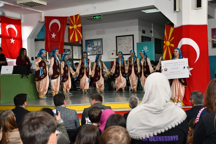 Üsküp Yunus Emre Enstitüsünden Merkez Jupa’da bağlama kursu