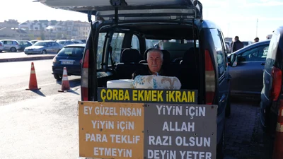 ‘kefenin cebi yok’ diyor, ücretsiz çorba dağıtıyor