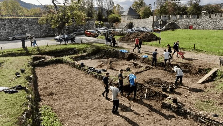 Mardin’de çöp taşıyan eşeklere “emeklilik” yolu gözüktü