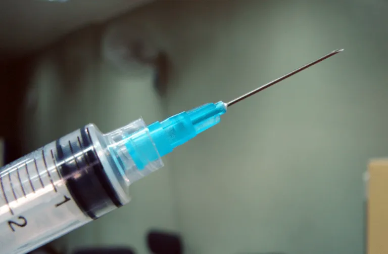 İğne yok mu? MIT, acısız ilaç iletimi için mürekkep balıklarından esinlenen iğnesiz mikrojeti tanıttı