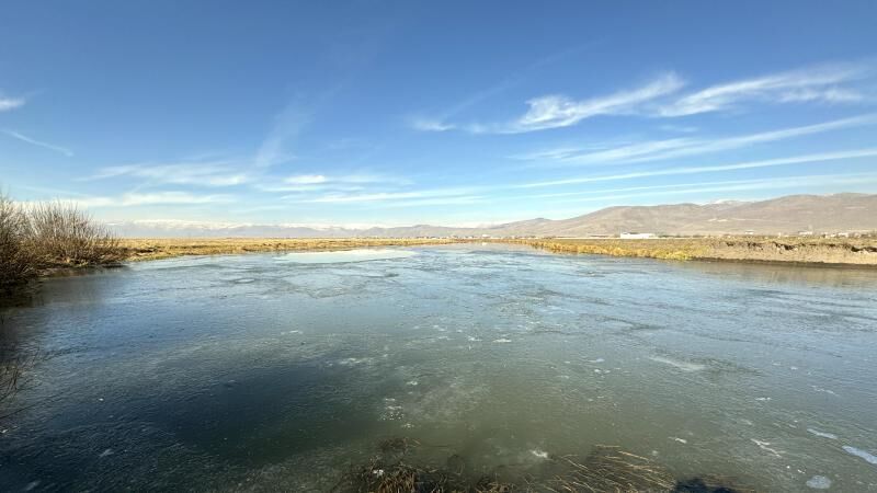 Ardahan’da Kura Nehri’nin yüzeyi buz tuttu