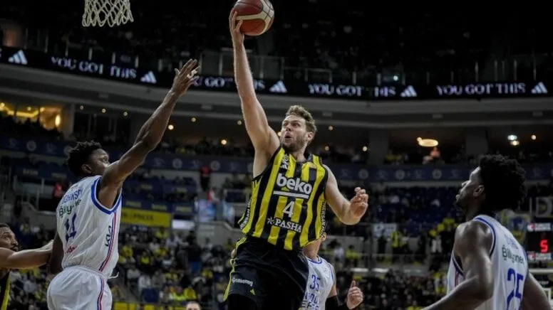 Fenerbahçe Beko, Anadolu Efes’in serisini bitirdi!