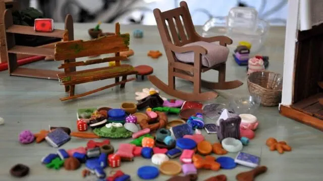 Eskişehirli sanatçı, evindeki atölyede atıkları “diorama” modellere dönüştürüyor