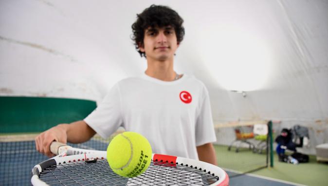 Milli tenisçi Emirhan’ın hedefi “ilk 100”