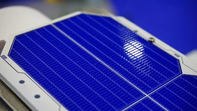 Bilim insanları, pürüzsüz ve gelişmiş güneş enerjisi teknolojisiyle rekor kıran bir verimliliğe ulaştı