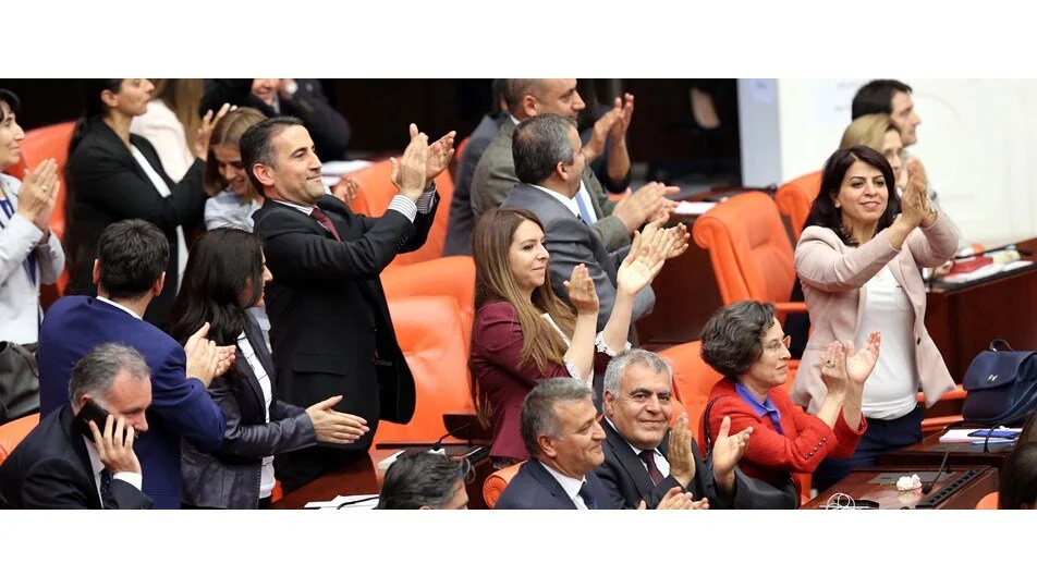 Meclis gündeminde 776 dokunulmazlık fezlekesi var