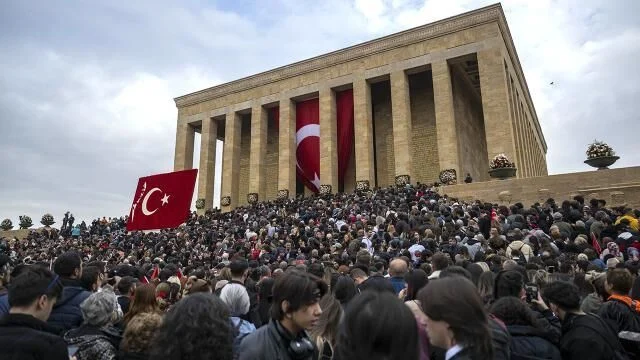 Ders kitaplarındaki Atatürk portresi Anıtkabir’de sergilenecek