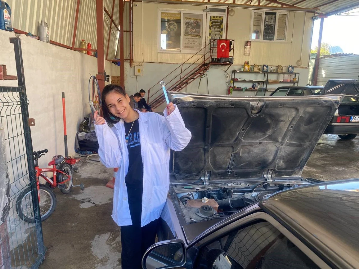 Osmaniye’de babasının mesleğine merak saran genç kız çırak oldu