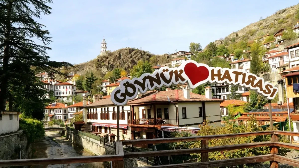 Doğası ayrı, tarihi ayrı..huzur arayanlara kucak açan Akşemseddin Türbesi..