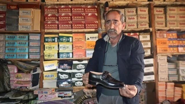 Babasının köy bakkalı 30 yıl önceki haliyle duruyor