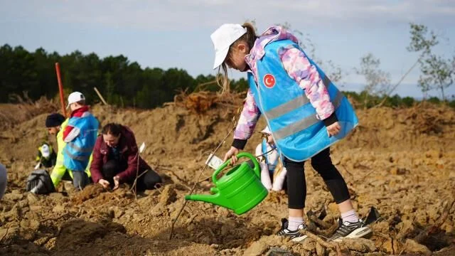 Şile’de 100 bin fidan toprakla buluşturuldu