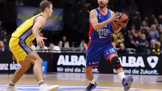 Anadolu Efes, Alba Berlin’i Yendi