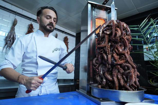 Ankara’da İlk defa ahtapot döner deneyen müşteriler tadını çok beğendi