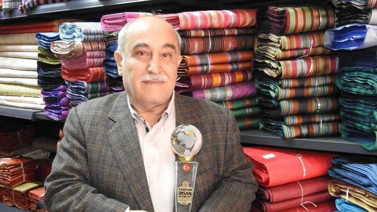 Gaziantepli kutnu kumaşı ustası “Yaşayan İnsan Hazineleri Ödülü” almanın gurunu yaşıyor