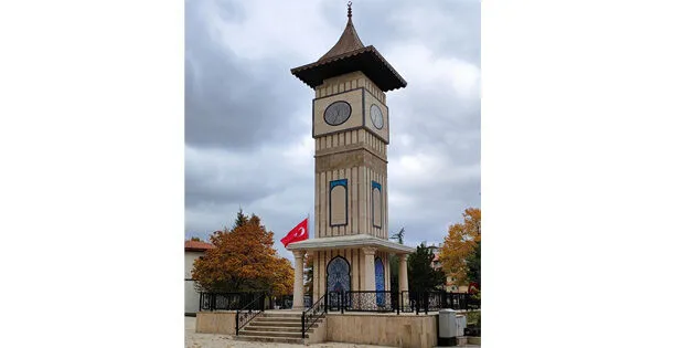 Çini Desenli Saat Kulesi Kütahya’da
