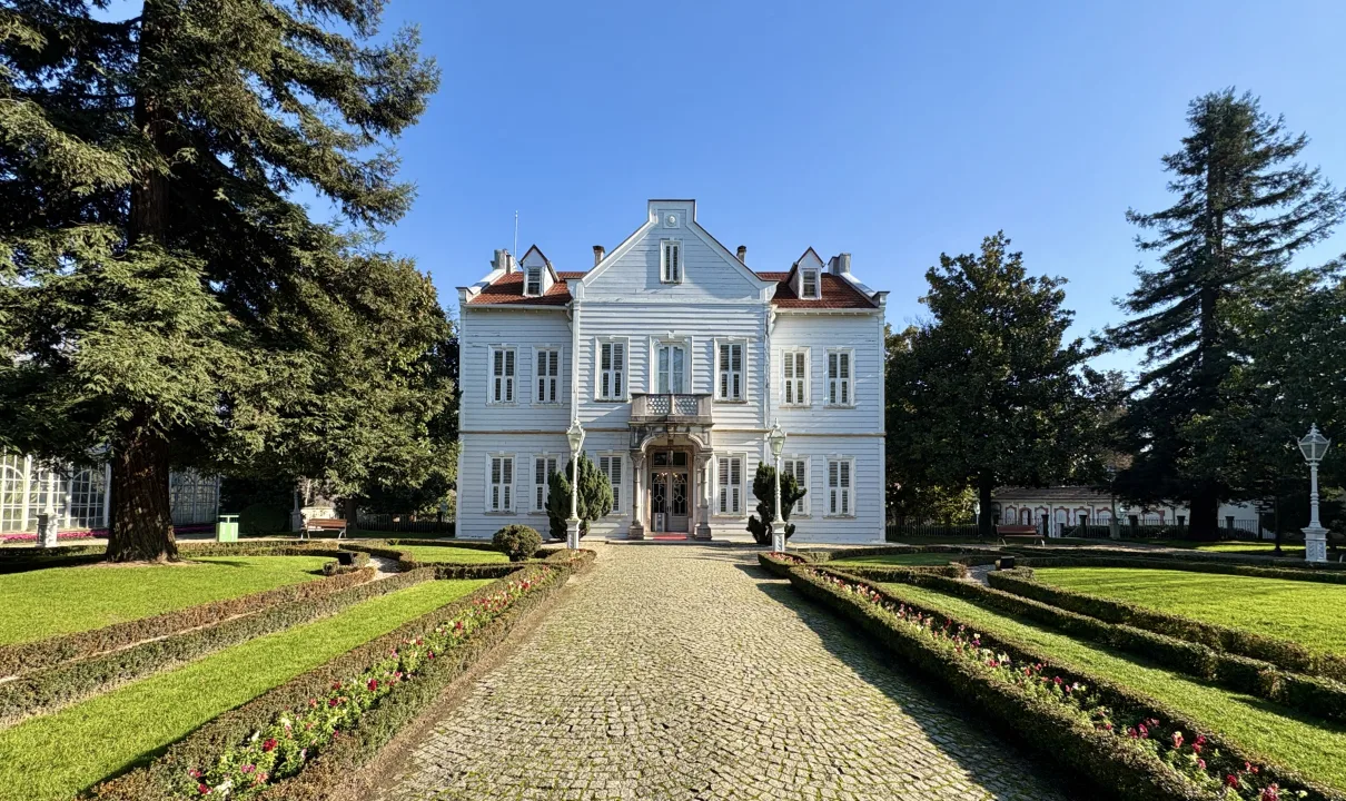 Şehrin Ortasında Masalsı Bir Kasır