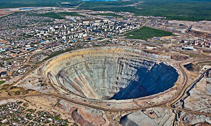 Dünyanın En Derin Deliği 2 Milyar Yıllık Keşiften Sonra Kalıcı Olarak Kapatıldı