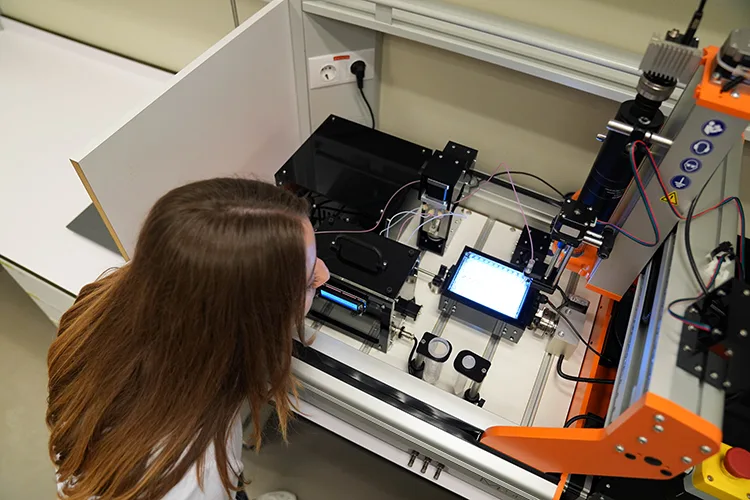 Kanser ve ilaç araştırmalarında hücre çalışmalarını hızlandıracak robot geliştirildi