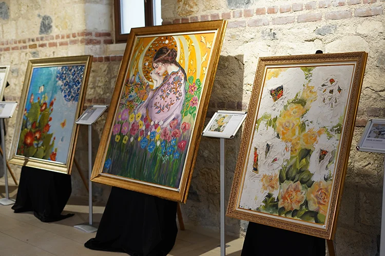 “Desenlerin Tarihi: Motiflerin Evrensel Hikayesi” sergisi sanatseverlerle buluştu