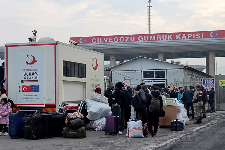 Türkiye’deki Suriyeliler ülkelerine dönüyor