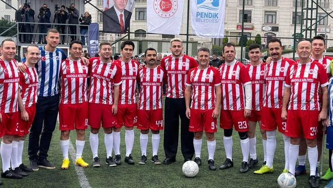 Barış Alper ve Dzeko aynı amaç için sahada