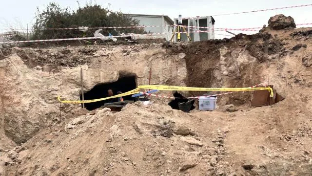 Hatay’da seramik kaplar ve lahit bulundu