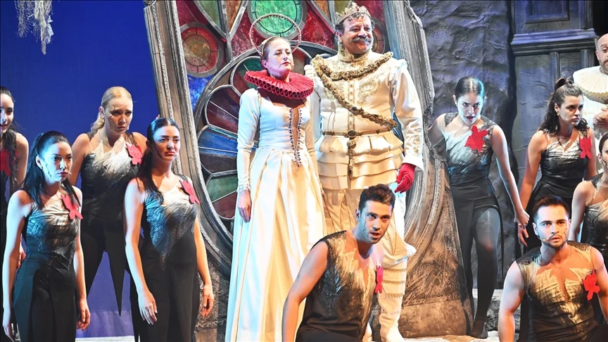 “Bir mor ve ötesi Müzikali: ARAF” müzikalinin galası yapıldı