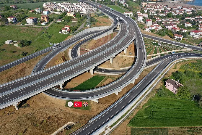 Bakan Uraloğlu: 81 ilimizin 77’sini bölünmüş yollarla birbirine bağladık