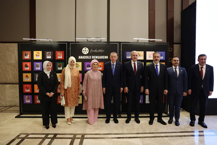 Cumhurbaşkanı Erdoğan, eşi Emine Erdoğan ile “Anadoludakiler Projesi” sergisini ziyaret etti