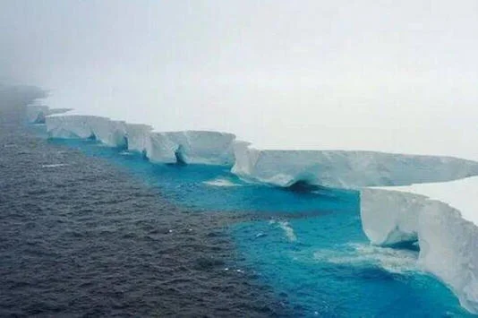 Dünyanın en büyük buz dağı olan ve “ölümsüz buz dağı”