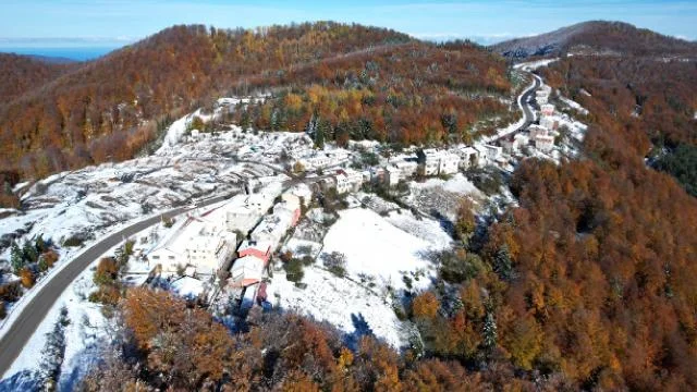 Kastamonu’da sonbaharın renklerine karın beyazı eklendi