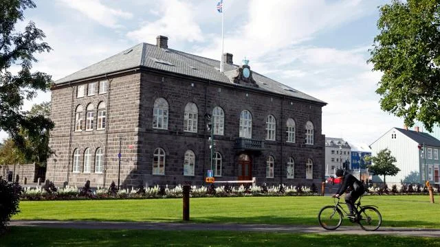 İzlanda seçimlerinde Sosyal Demokrat İttifak birinci parti oldu