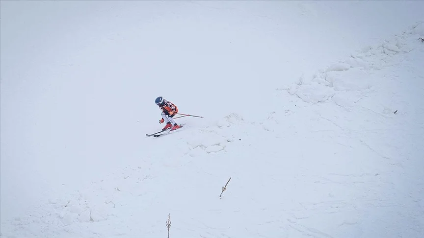 Kayak merkezlerinde en fazla kar kalınlığı 105 santimetreyle Palandöken’de ölçüldü
