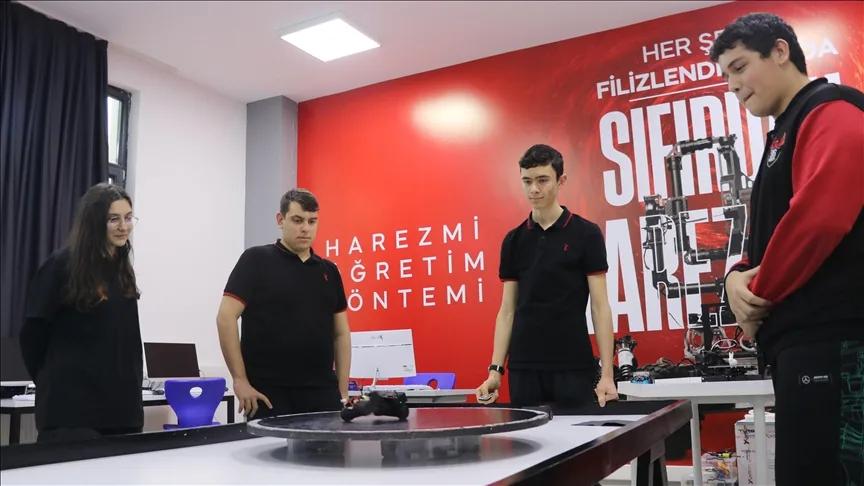 “Harezmi Eğitim Modeli” uygulanan atölyelerde yetişen öğrenciler robotikte ezber bozuyor