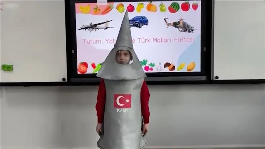 İlkokul öğrencileri Yerli Malı Haftası kapsamında Bayraktar TB2 ve KAAN’ı tanıttı