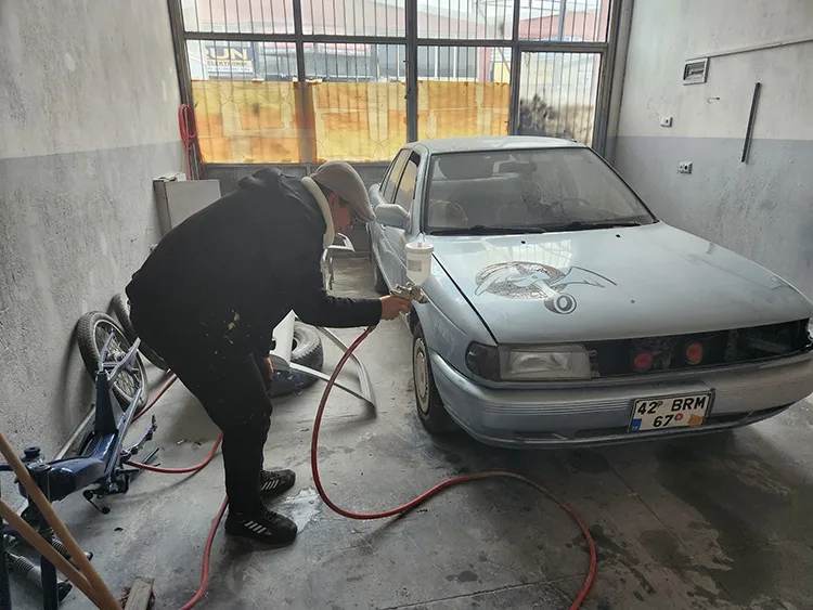 Sanayinin “Esra ustası” baba mesleği oto boyacılıkta aranan isim olmak istiyor